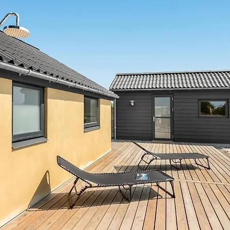 Three-bedroom In Hvide Sande Casa de Férias *
