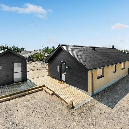 Three-bedroom In Hvide Sande