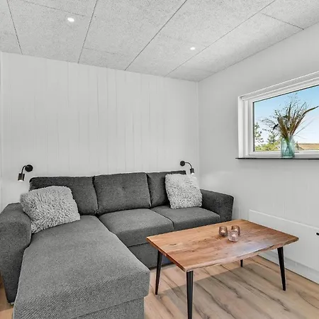 Three-bedroom In Hvide Sande Casa de Férias *